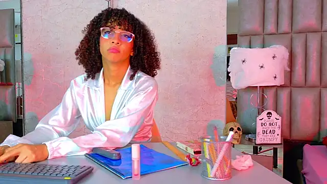 Snapshot of CamilaJohnston chatting on October 9, 2025, 8:51 pm CamilaJohnston online show from October 9, 2025, 8:51 pm