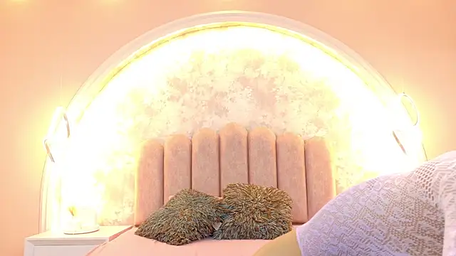 Snapshot of CamilaJohnston chatting on October 13, 2025, 9:04 pm CamilaJohnston online show from October 13, 2025, 9:04 pm