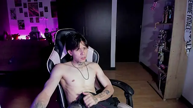 xIce Boy online show from June 14, 2026, 1:14 am
