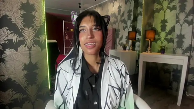 Snapshot of Karin_Ks chatting on October 2, 2025, 7:10 pm Karin Ks online show from October 2, 2025, 7:10 pm