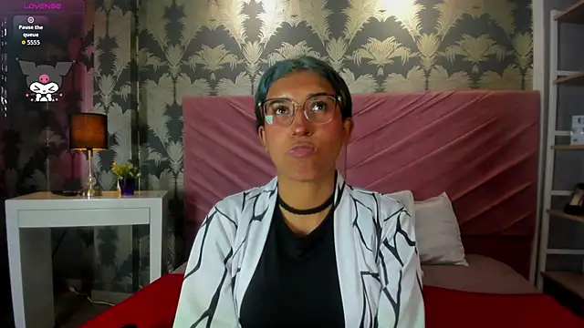 Karin Ks online show from November 15, 2025, 7:32 pm