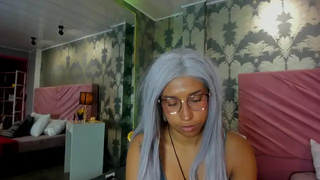 Karin Ks online show from November 21, 2025, 7:56 pm