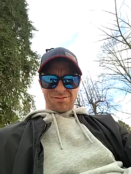 Snapshot of svenpfeifer chatting on March 12, 2025, 12:15 pm svenpfeifer online show from March 12, 2025, 12:15 pm