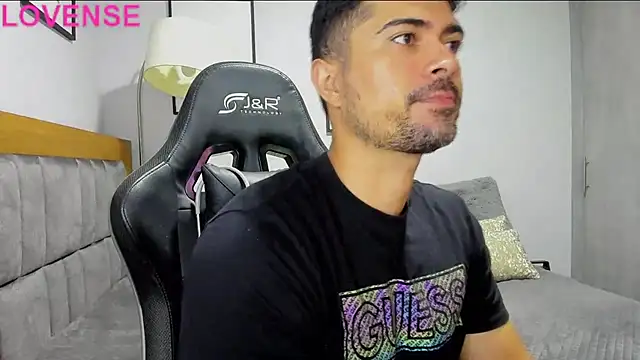 Snapshot of Dante_Storm chatting on October 2, 2025, 4:52 am Dante Storm online show from October 2, 2025, 4:52 am