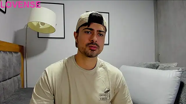 Snapshot of Dante_Storm chatting on October 9, 2025, 6:44 am Dante Storm online show from October 9, 2025, 6:44 am