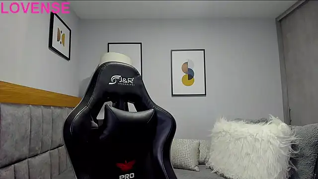 Snapshot of Dante_Storm chatting on October 15, 2025, 9:20 am Dante Storm online show from October 15, 2025, 9:20 am