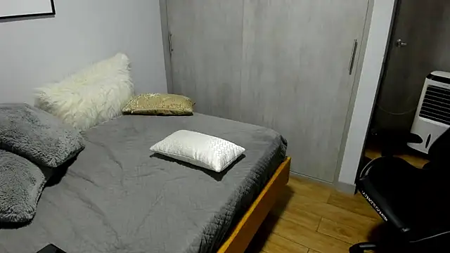 Snapshot of Dante_Storm chatting on November 1, 2025, 4:36 am Dante Storm online show from November 1, 2025, 4:36 am