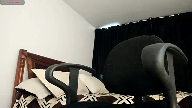 Snapshot of Hat_girl chatting on May 12, 2026, 9:45 pm Hat girl online show from May 12, 2026, 9:45 pm