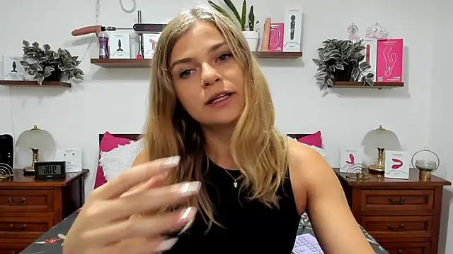 HaleyReedme online show from September 15, 2025, 7:08 am