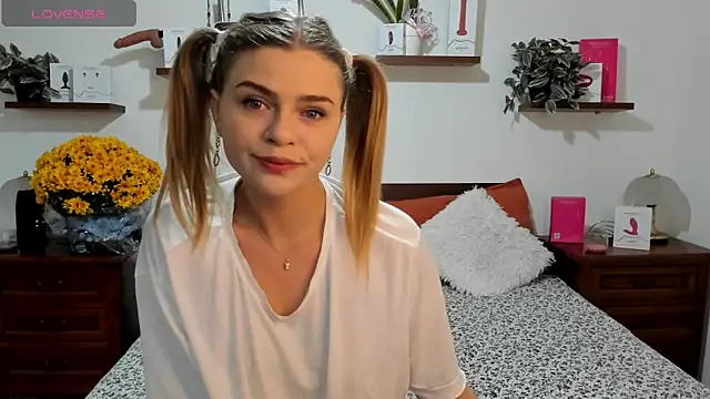 HaleyReedme online show from October 31, 2025, 7:53 am