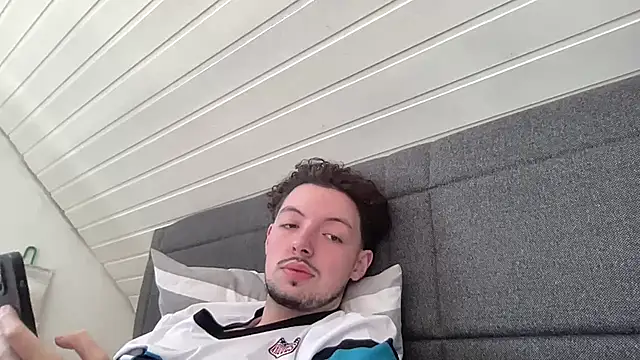 Snapshot of Sabo01 chatting on March 18, 2025, 9:09 am Sabo01 online show from March 18, 2025, 9:09 am