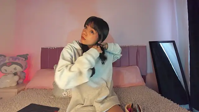 kitty-kryss online show from October 23, 2025, 2:05 pm