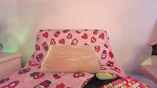 kitty-kryss online show from May 8, 2026, 6:46 pm