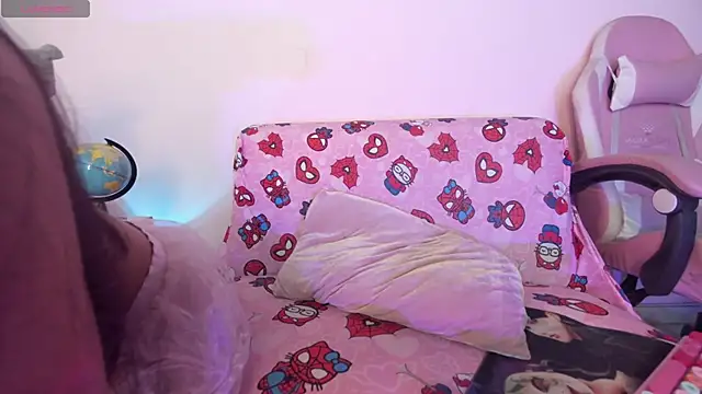 kitty-kryss online show from June 18, 2026, 12:53 pm