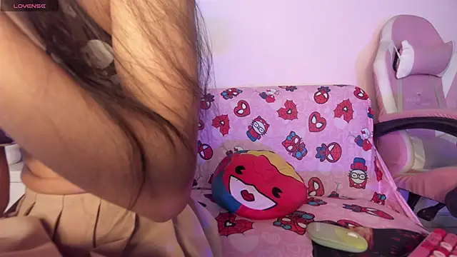 kitty-kryss online show from June 19, 2026, 1:04 pm