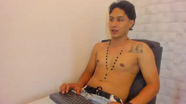Snapshot of Stone_grey1_ chatting on March 18, 2025, 2:36 am Stone grey1 online show from March 18, 2025, 2:36 am