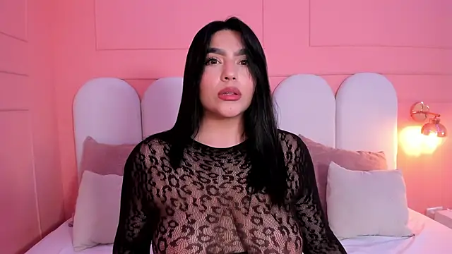 eva sainnt online show from November 3, 2025, 2:13 am