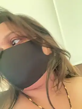 Catchybusty online show from June 28, 2026, 2:17 am
