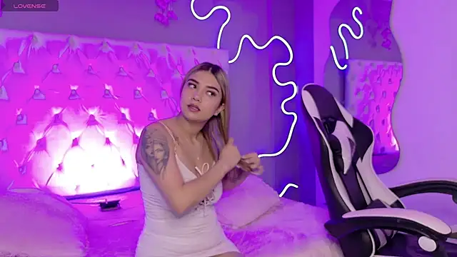 natasha  black online show from October 2, 2025, 7:43 pm