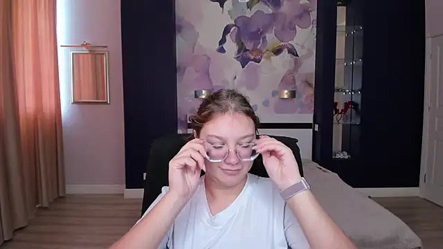 AngelinaLow online show from September 25, 2025, 11:36 am