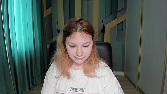 AngelinaLow online show from April 30, 2026, 11:27 am