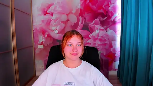 AngelinaLow online show from May 5, 2026, 11:29 am