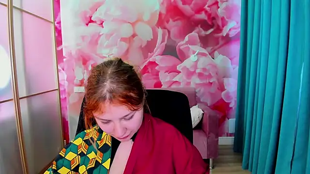 AngelinaLow online show from May 11, 2026, 4:04 pm