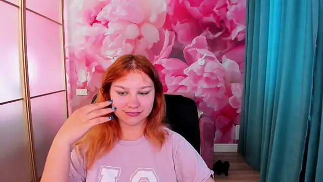AngelinaLow online show from June 19, 2026, 11:25 am