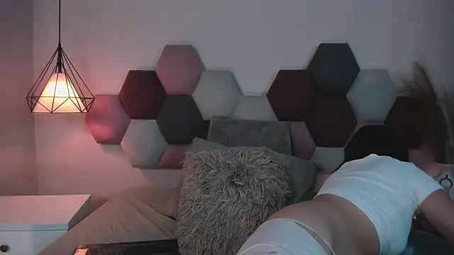 BeckyVidal online show from November 24, 2025, 6:07 pm