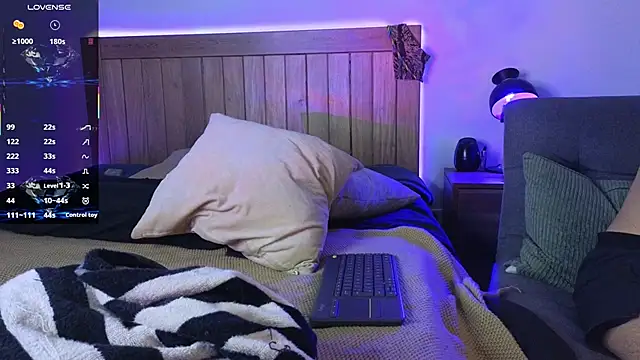 Snapshot of Xander_Card chatting on September 12, 2025, 4:01 am Xander Card online show from September 12, 2025, 4:01 am