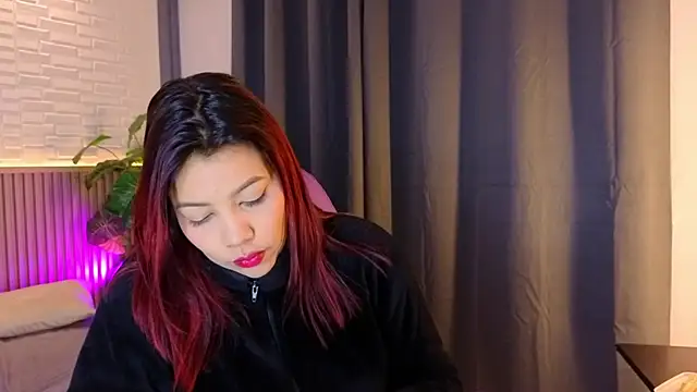 TiffanyWalk online show from December 2, 2025, 10:53 am