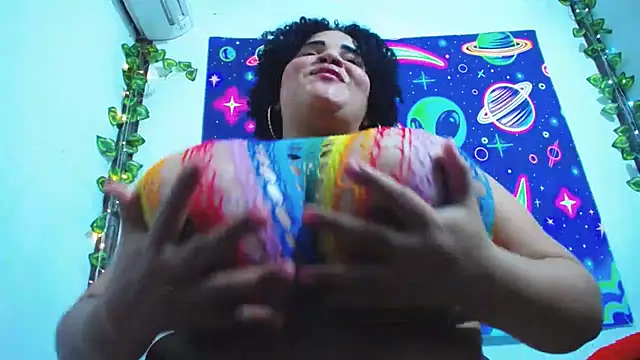 latina bigboos25 online show from January 6, 2026, 3:43 am