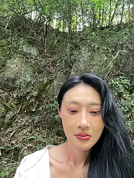 Snapshot of linger-23 chatting on September 22, 2025, 7:32 am linger-23 online show from September 22, 2025, 7:32 am