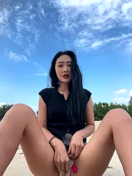 Snapshot of linger-23 chatting on November 2, 2025, 7:55 am linger-23 online show from November 2, 2025, 7:55 am