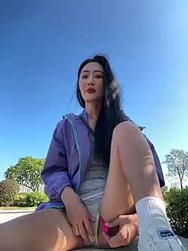 Snapshot of linger-23 chatting on November 8, 2025, 6:24 am linger-23 online show from November 8, 2025, 6:24 am