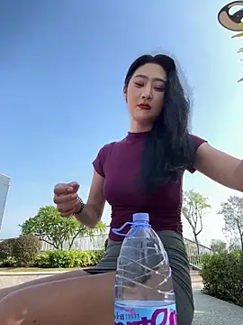 Snapshot of linger-23 chatting on November 9, 2025, 6:23 am linger-23 online show from November 9, 2025, 6:23 am