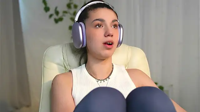 Snapshot of mystica_ chatting on March 17, 2025, 10:06 am mystica online show from March 17, 2025, 10:06 am