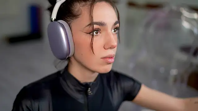 mystica  online show from December 18, 2025, 9:59 am