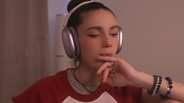 mystica  online show from December 22, 2025, 9:39 am