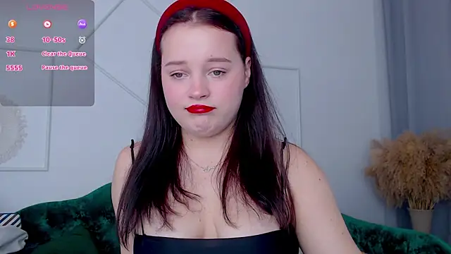 Snapshot of Cute_kitty- chatting on October 1, 2025, 10:05 pm Cute kitty- online show from October 1, 2025, 10:05 pm