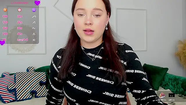 Snapshot of Cute_kitty- chatting on October 3, 2025, 9:23 pm Cute kitty- online show from October 3, 2025, 9:23 pm