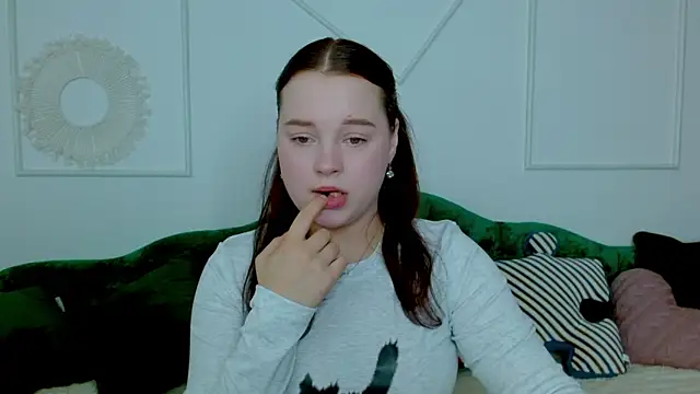 Snapshot of Cute_kitty- chatting on October 16, 2025, 8:10 pm Cute kitty- online show from October 16, 2025, 8:10 pm