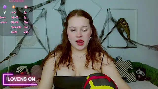 Snapshot of Cute_kitty- chatting on October 28, 2025, 7:45 am Cute kitty- online show from October 28, 2025, 7:45 am