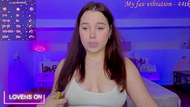 Cute kitty- online show from November 7, 2025, 7:08 am