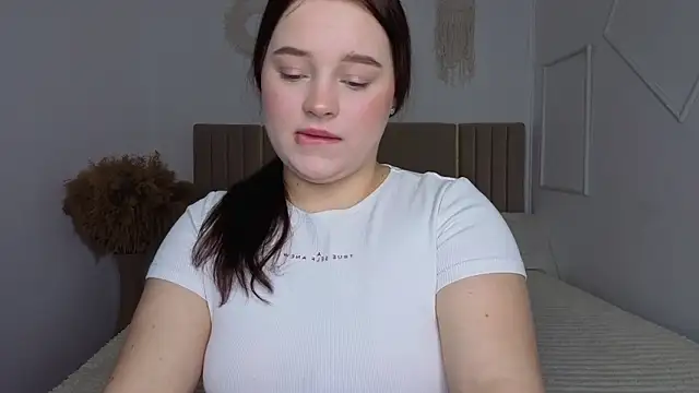 Cute kitty- online show from February 7, 2026, 1:48 pm