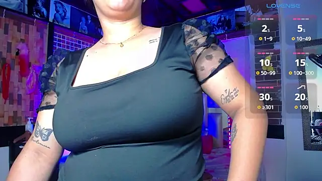 kriss sweetboobs10 online show from March 22, 2026, 10:29 am