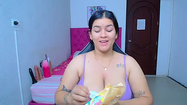 kriss sweetboobs10 online show from July 22, 2026, 12:52 pm