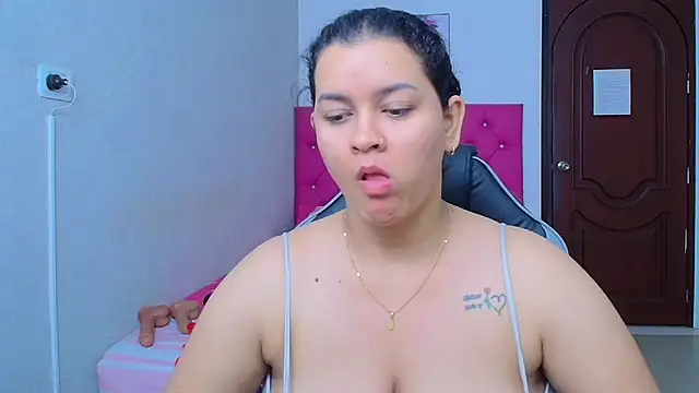 kriss sweetboobs10 online show from July 26, 2026, 12:45 pm