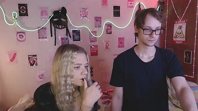 Your Horny Friends online show from September 23, 2025, 1:36 pm