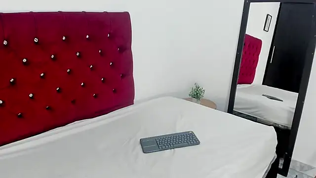 Snapshot of Mia_Collivens chatting on October 10, 2025, 11:53 am Mia Collivens online show from October 10, 2025, 11:53 am